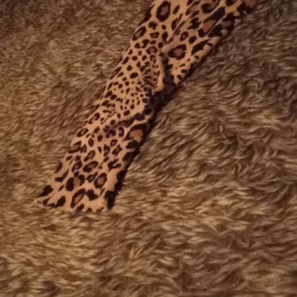 Woman's cheetah light sweater - Picture 4 of 5